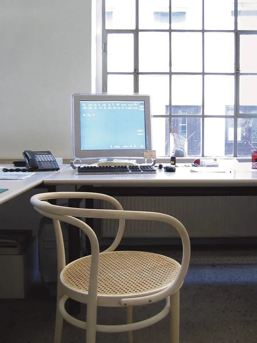 209 Armstol, sort fra<Thonet Online