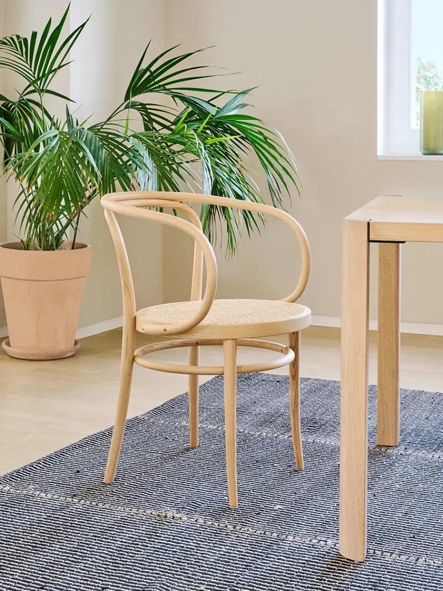 209 Armstol, sort fra<Thonet Online