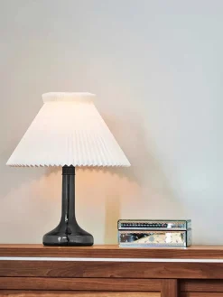 343 Bordlampe, smoked fra<Le Klint Online