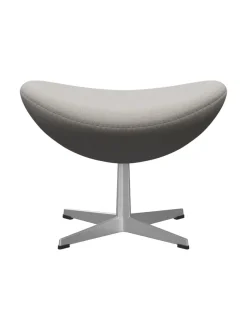 3127 Fodskammel til Ægget af Arne Jacobsen stofgr. 2<Fritz Hansen Best