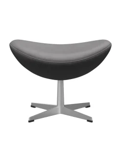 3127 Fodskammel til Ægget af Arne Jacobsen stofgr. 2<Fritz Hansen Best