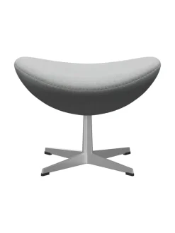 3127 Fodskammel til Ægget af Arne Jacobsen stofgr. 2<Fritz Hansen Best