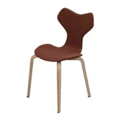 4130 Grand Prix med træben af Arne Jacobsen<Fritz Hansen New