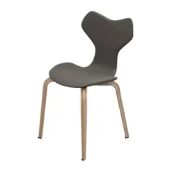 4130 Grand Prix med træben af Arne Jacobsen<Fritz Hansen New