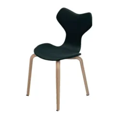 4130 Grand Prix med træben af Arne Jacobsen<Fritz Hansen New