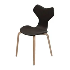 4130 Grand Prix med træben af Arne Jacobsen<Fritz Hansen New