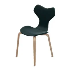 4130 Grand Prix med træben af Arne Jacobsen<Fritz Hansen New