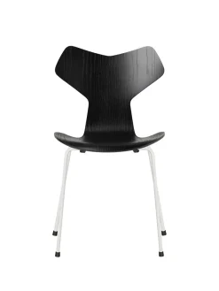 3130 Grand Prix stol i farvet ask af Arne Jacobsen<Fritz Hansen Online