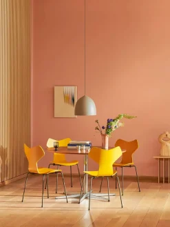 3130 Grand Prix stol lakeret af Arne Jacobsen<Fritz Hansen Hot