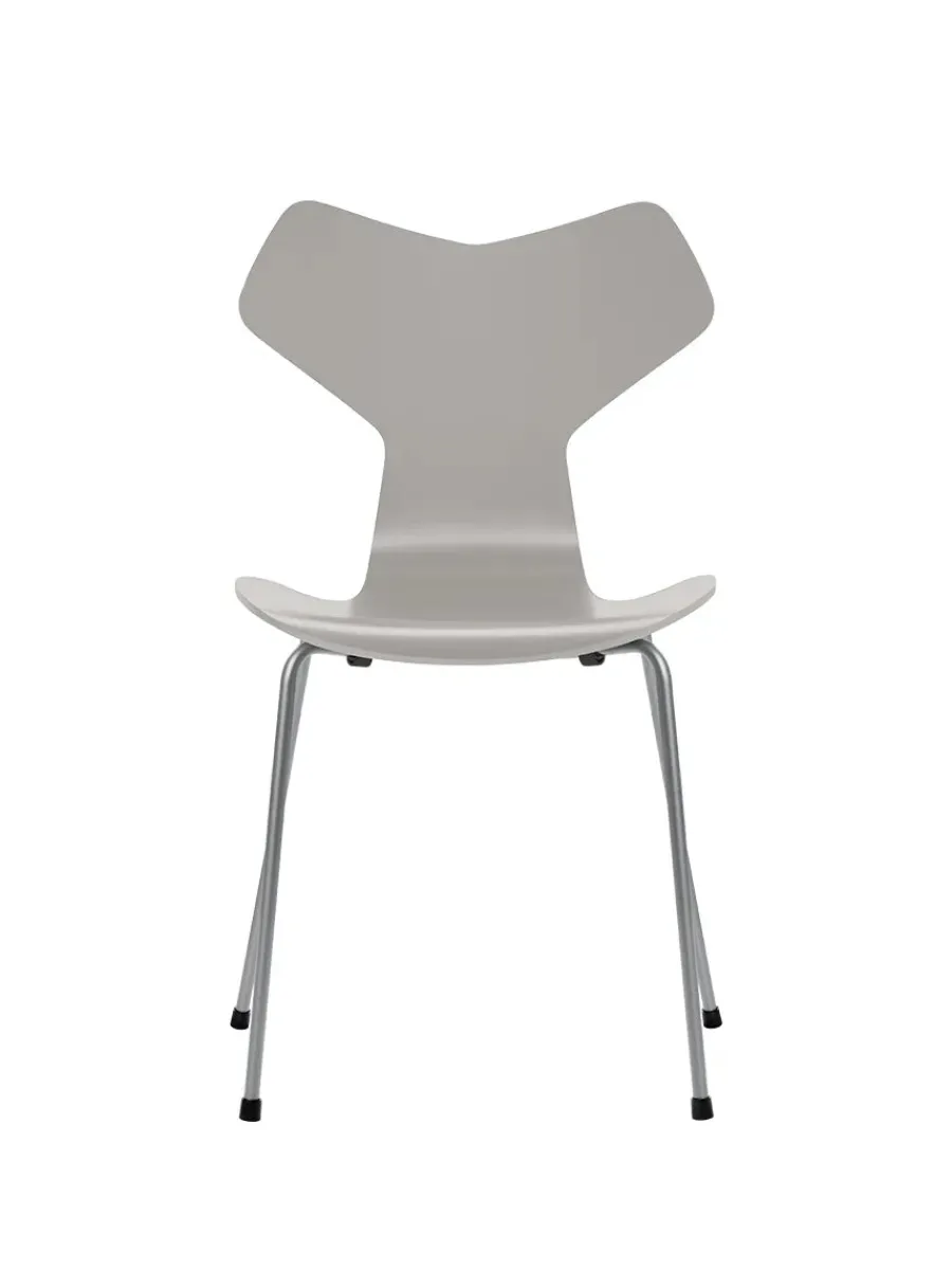 3130 Grand Prix stol lakeret af Arne Jacobsen<Fritz Hansen Hot