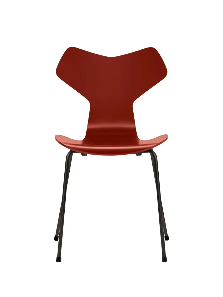 3130 Grand Prix stol lakeret af Arne Jacobsen<Fritz Hansen Hot