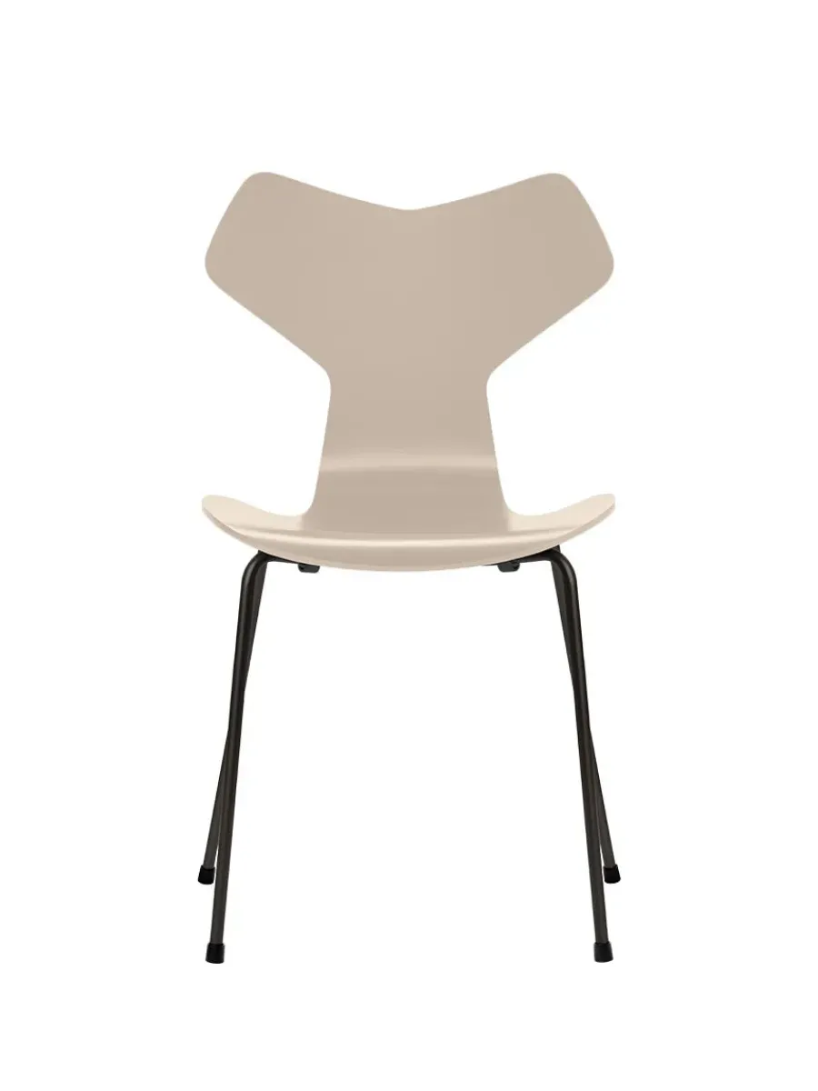 3130 Grand Prix stol lakeret af Arne Jacobsen<Fritz Hansen Hot
