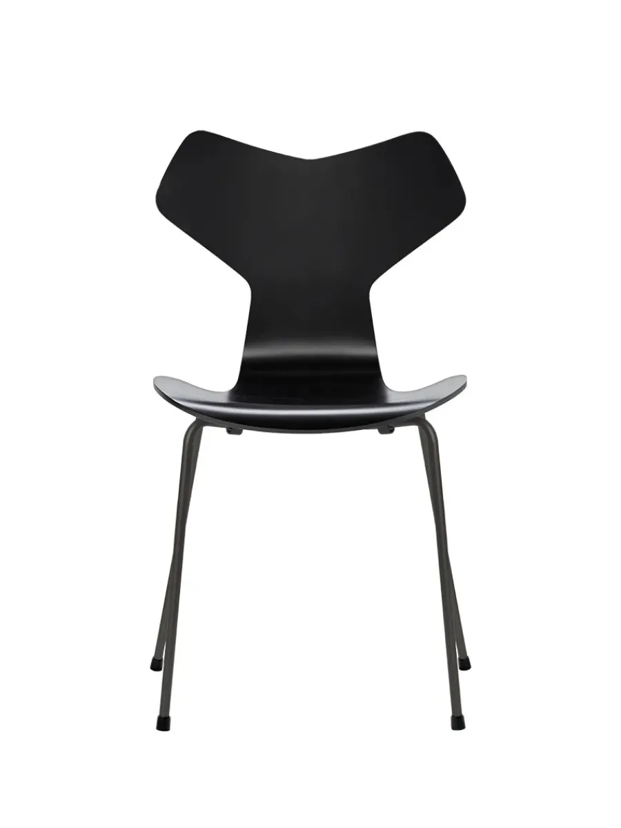 3130 Grand Prix stol lakeret af Arne Jacobsen<Fritz Hansen Hot