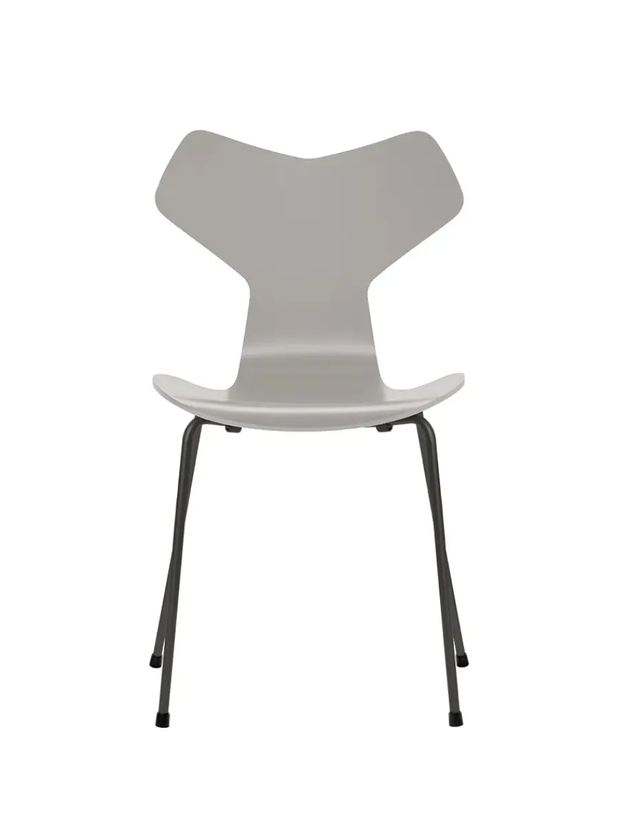 3130 Grand Prix stol lakeret af Arne Jacobsen<Fritz Hansen Hot