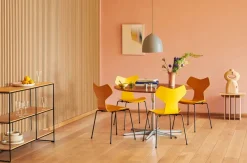 3130 Grand Prix stol lakeret af Arne Jacobsen<Fritz Hansen Hot