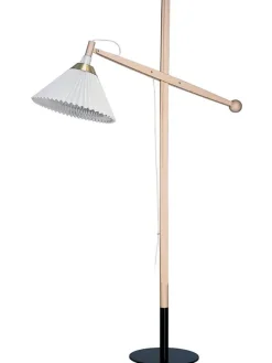 325 Gulvlampe fra<Le Klint Outlet