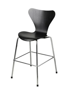 3177 Junior højstol af Arne Jacobsen<Fritz Hansen Discount