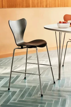 3177 Junior højstol af Arne Jacobsen<Fritz Hansen Discount