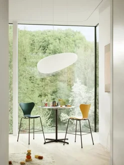 3177 Junior Højstol, farvet ask af Arne Jacobsen<Fritz Hansen Online