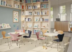 3108 Liljen Barnestol, midnight blue fra<Fritz Hansen New