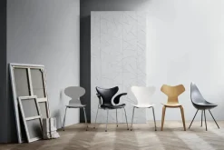 3208 Liljen med armlæn af Arne Jacobsen<Fritz Hansen Discount