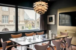 3208 Liljen med armlæn af Arne Jacobsen<Fritz Hansen Discount