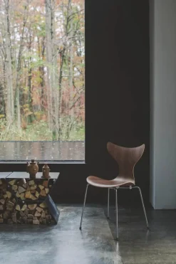 3108 Liljen stol i valnød af Arne Jacobsen<Fritz Hansen New