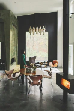 3108 Liljen stol i valnød af Arne Jacobsen<Fritz Hansen New