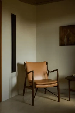 45 Lænestol, eg olie af Finn Juhl<House of Finn Juhl Online