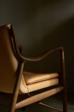 45 Lænestol, eg olie af Finn Juhl<House of Finn Juhl Online