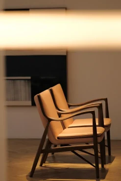 45 Lænestol, eg olie af Finn Juhl<House of Finn Juhl Online