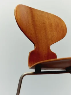 3101 Myren Stol i natur finer af Arne Jacobsen<Fritz Hansen Hot