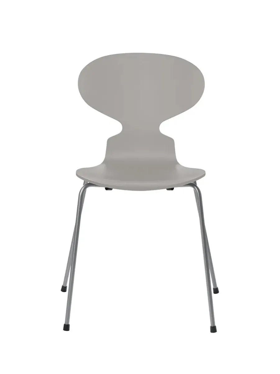 3101 Myren Stol lakeret af Arne Jacobsen<Fritz Hansen Online