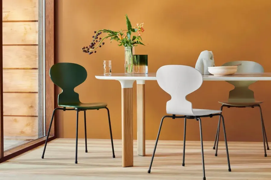 3101 Myren Stol lakeret af Arne Jacobsen<Fritz Hansen Online