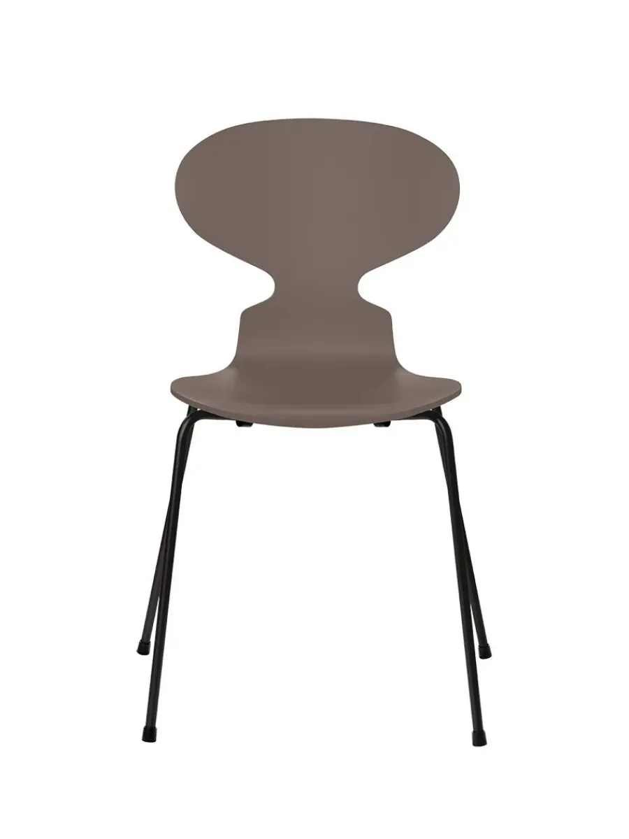 3101 Myren Stol lakeret af Arne Jacobsen<Fritz Hansen Online