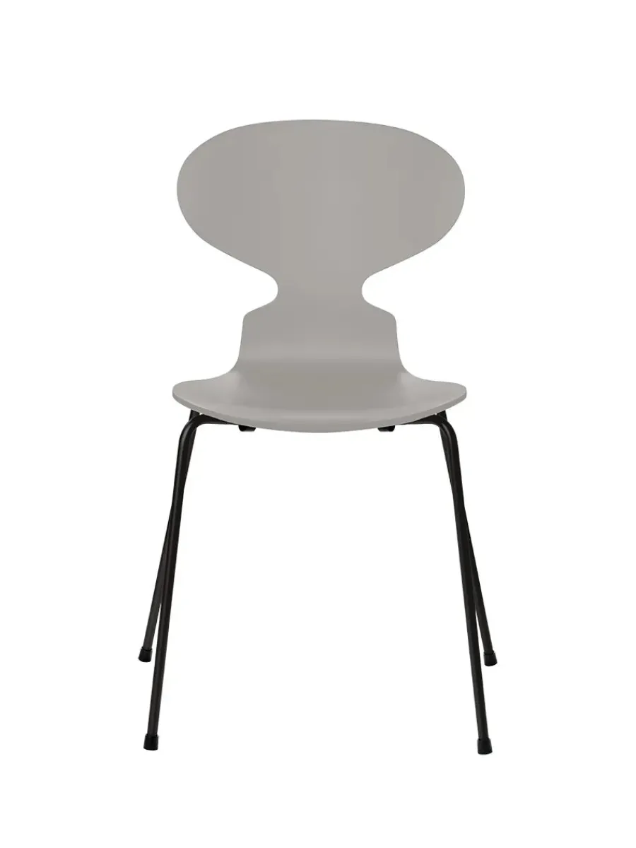 3101 Myren Stol lakeret af Arne Jacobsen<Fritz Hansen Online