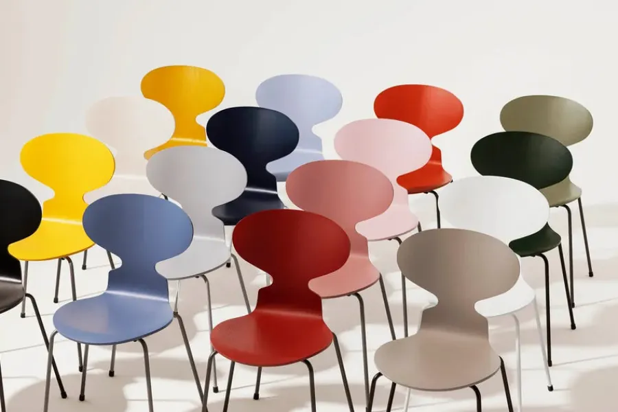 3101 Myren Stol lakeret af Arne Jacobsen<Fritz Hansen Online