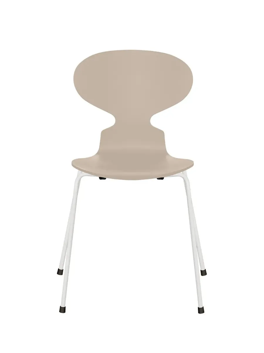 3101 Myren Stol lakeret af Arne Jacobsen<Fritz Hansen Online