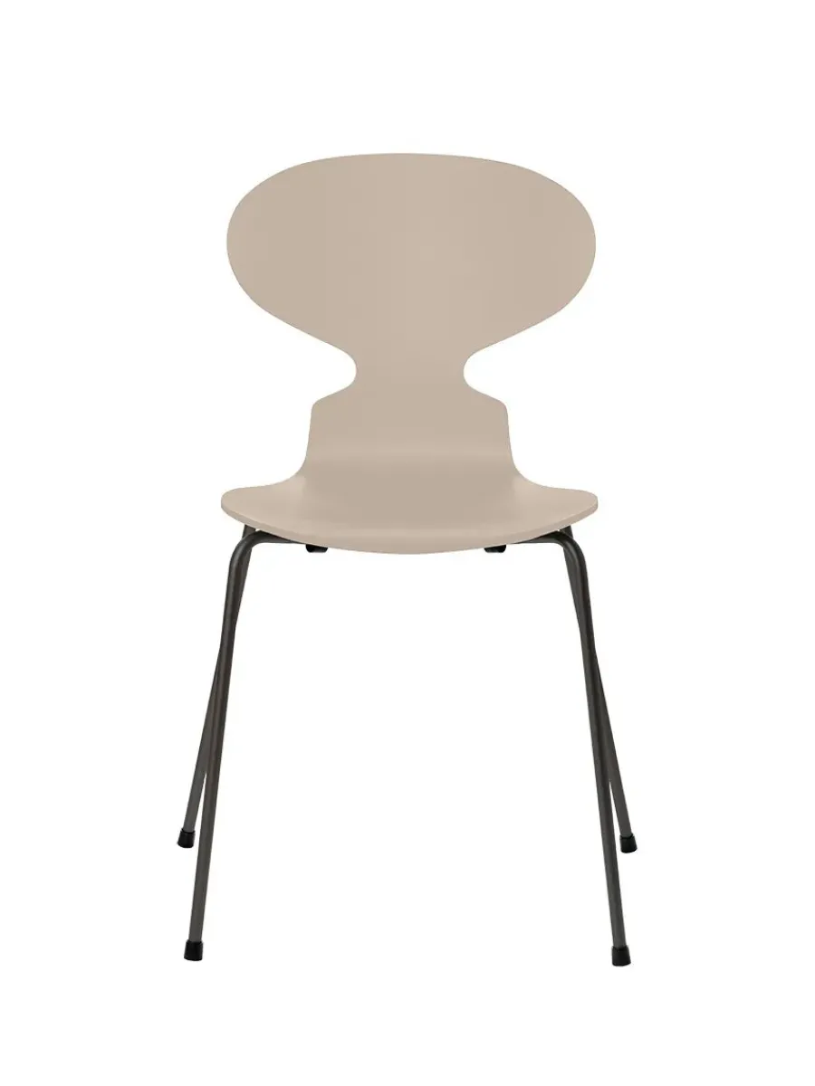 3101 Myren Stol lakeret af Arne Jacobsen<Fritz Hansen Online