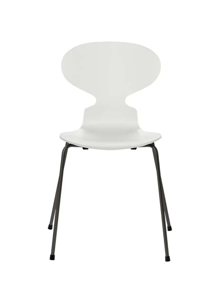 3101 Myren Stol lakeret af Arne Jacobsen<Fritz Hansen Online