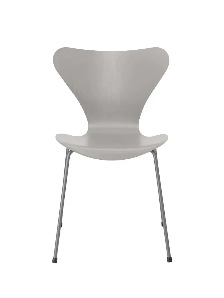 3107 Serie 7 stol i farvet ask af Arne Jacobsen<Fritz Hansen Sale