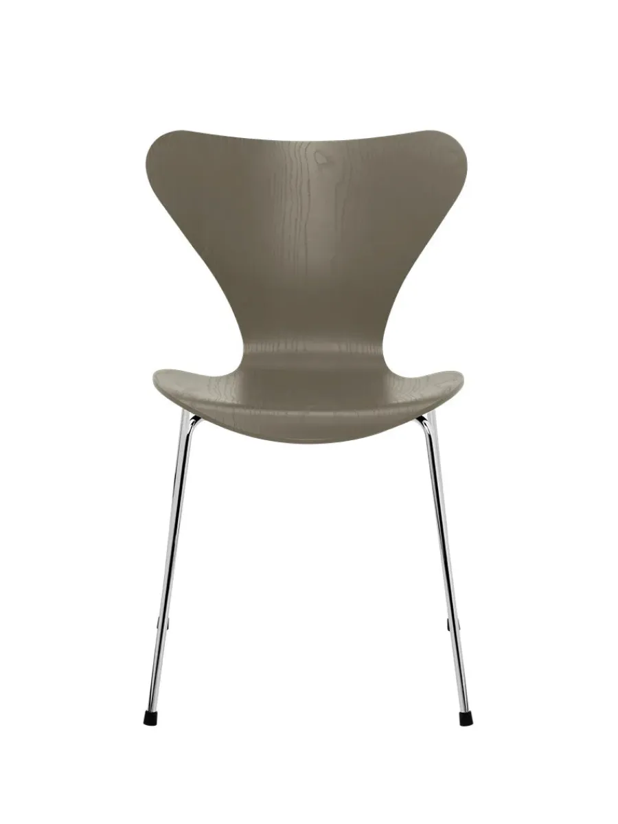3107 Serie 7 stol i farvet ask af Arne Jacobsen<Fritz Hansen Sale