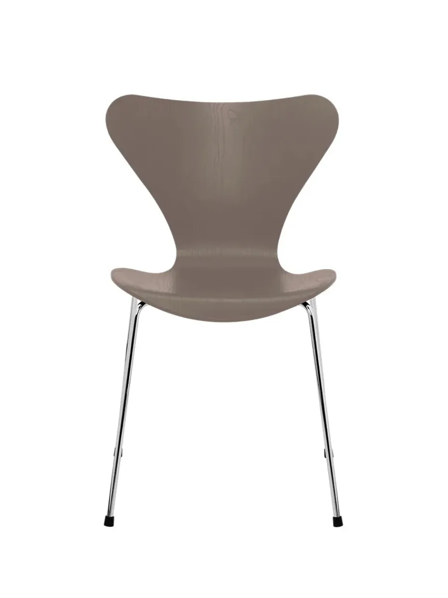 3107 Serie 7 stol i farvet ask af Arne Jacobsen<Fritz Hansen Sale