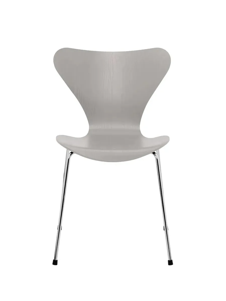 3107 Serie 7 stol i farvet ask af Arne Jacobsen<Fritz Hansen Sale