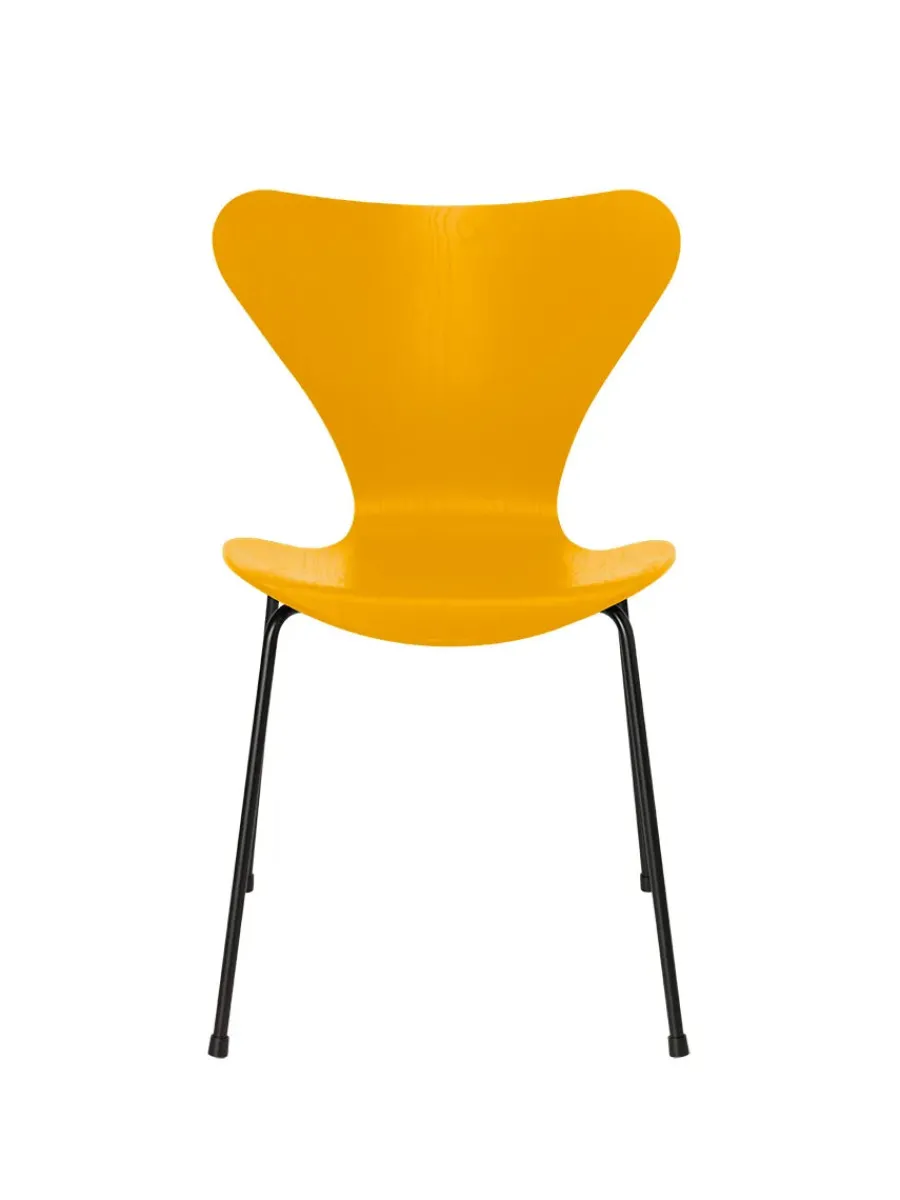 3107 Serie 7 stol i farvet ask af Arne Jacobsen<Fritz Hansen Sale