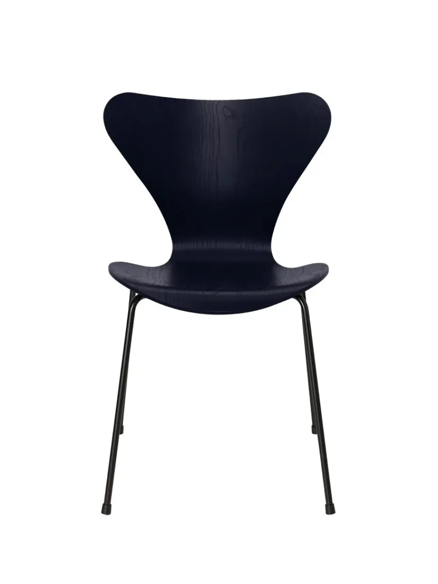 3107 Serie 7 stol i farvet ask af Arne Jacobsen<Fritz Hansen Sale