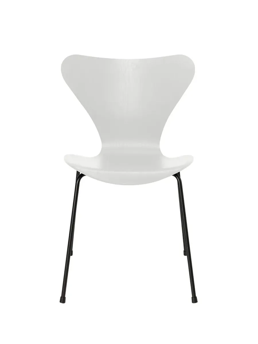 3107 Serie 7 stol i farvet ask af Arne Jacobsen<Fritz Hansen Sale