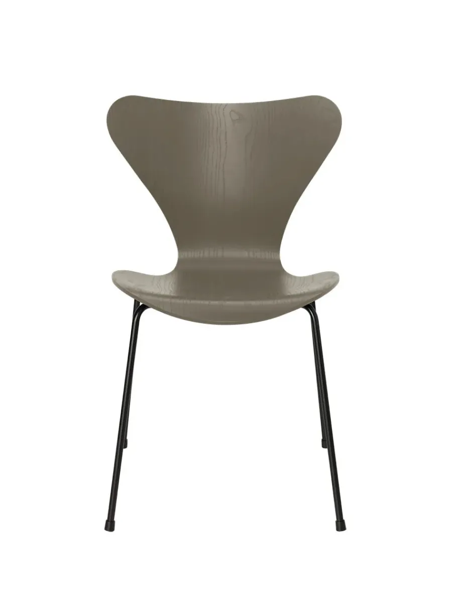 3107 Serie 7 stol i farvet ask af Arne Jacobsen<Fritz Hansen Sale