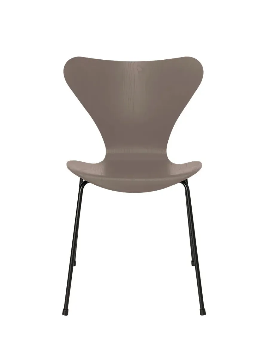 3107 Serie 7 stol i farvet ask af Arne Jacobsen<Fritz Hansen Sale