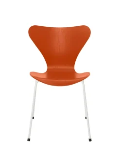 3107 Serie 7 stol i farvet ask af Arne Jacobsen<Fritz Hansen Sale